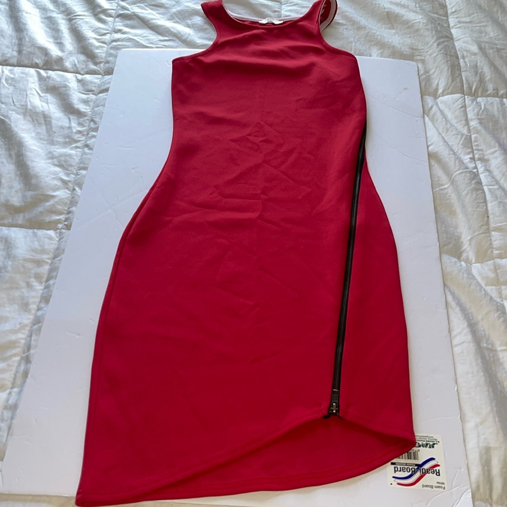 Lili Size 8 red dress with side black zipper